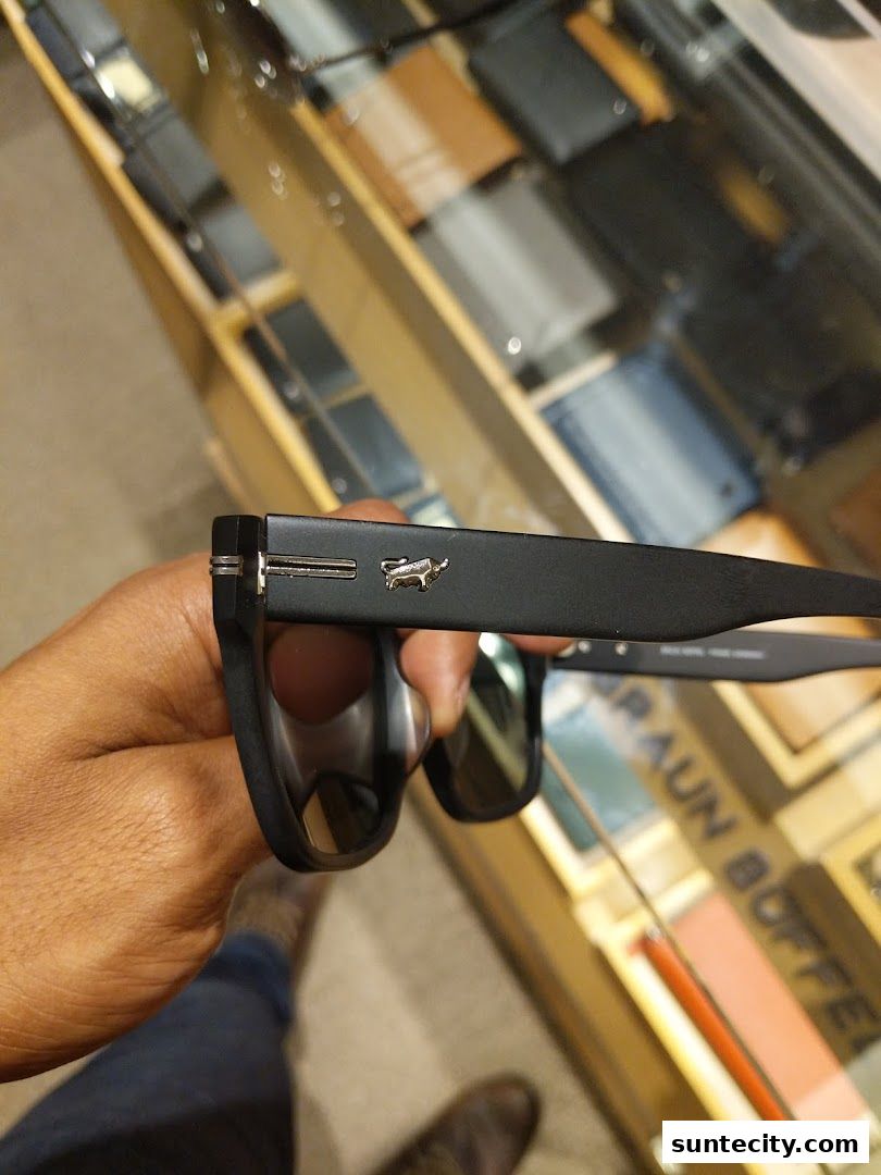 Braun Büffel Suntec City