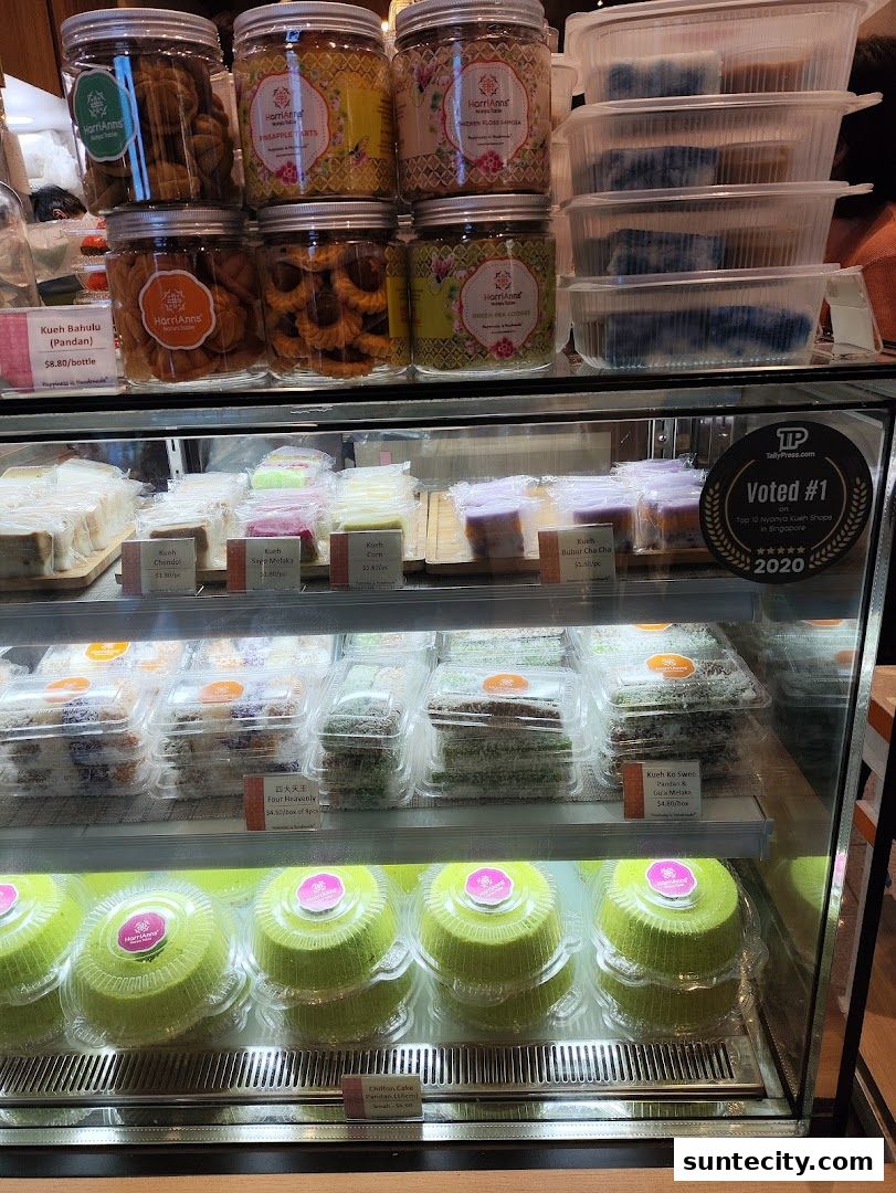 A display case filled with various Nyonya kueh and cookies from HarriAnns.