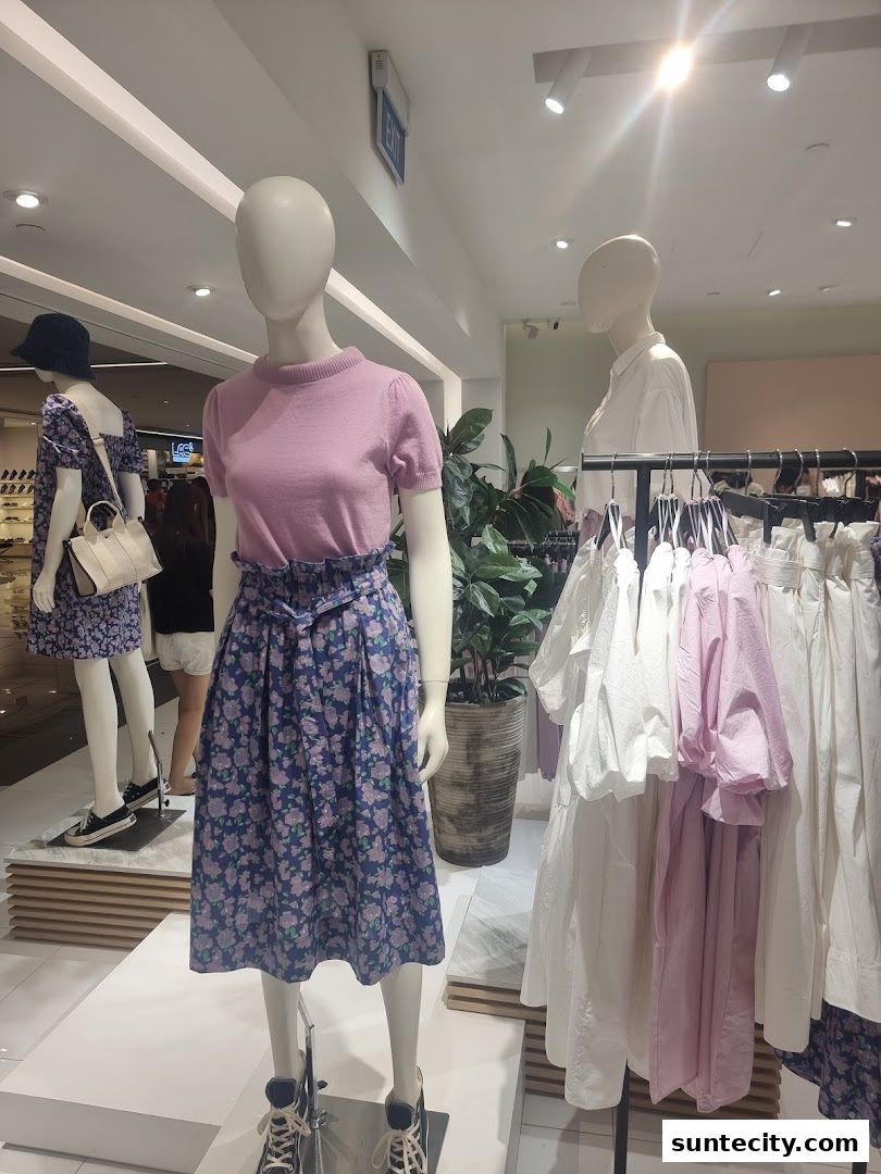 iORA  Suntec City