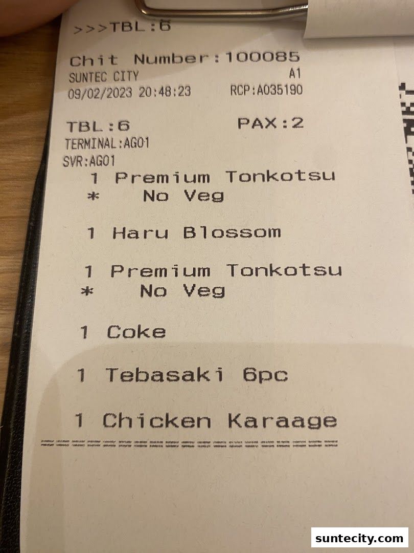 A receipt from Kiwami Ramen Gyoza Bar Suntec City listing food and drink orders.