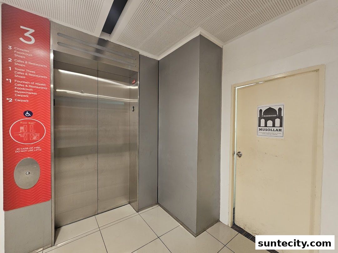 A hallway with elevators and a door labeled 'MUSOLLAH'.