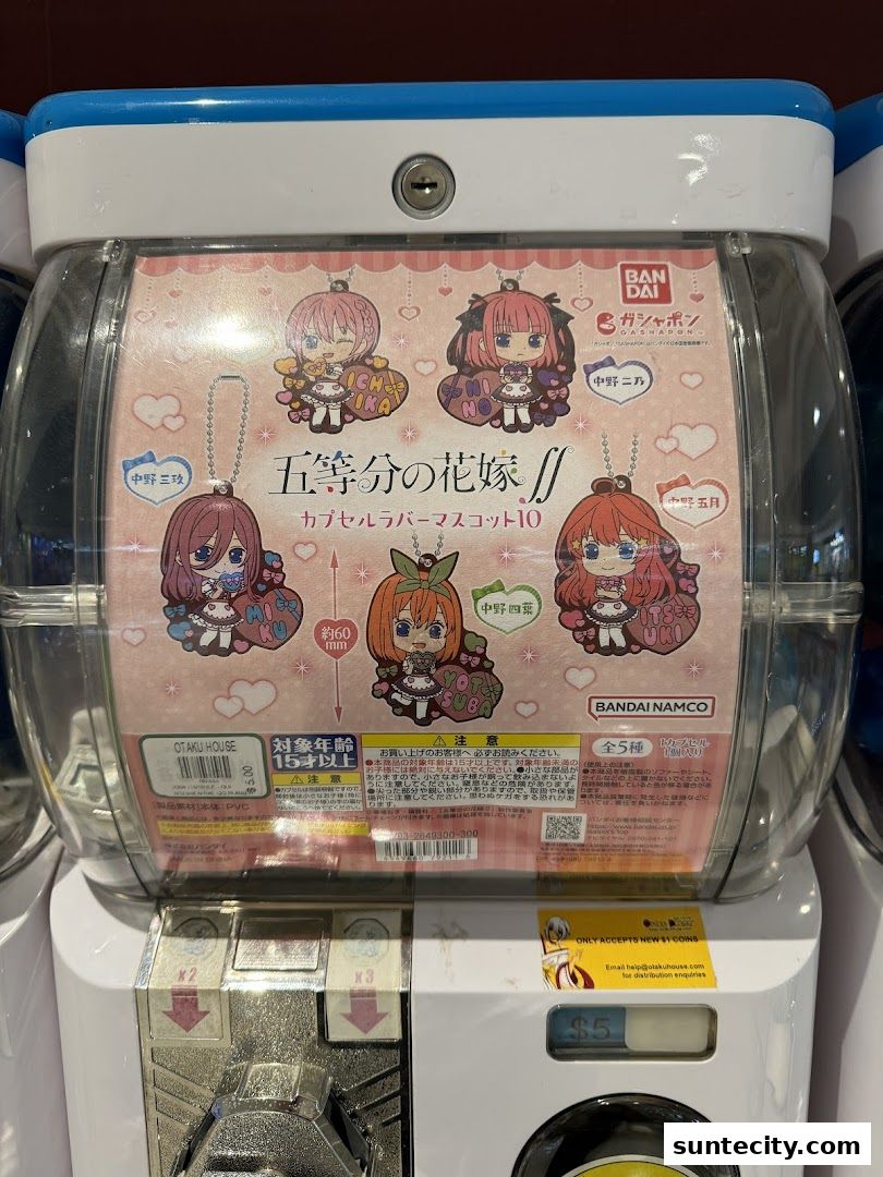 A gachapon machine featuring characters from "The Quintessential Quintuplets" anime series.