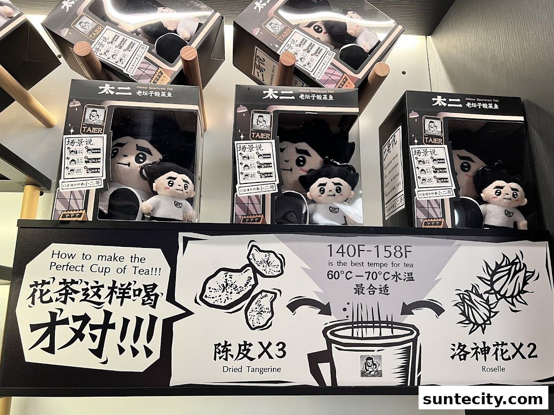 Plush toys and tea-making instructions displayed at TAI ER SUNTEC.