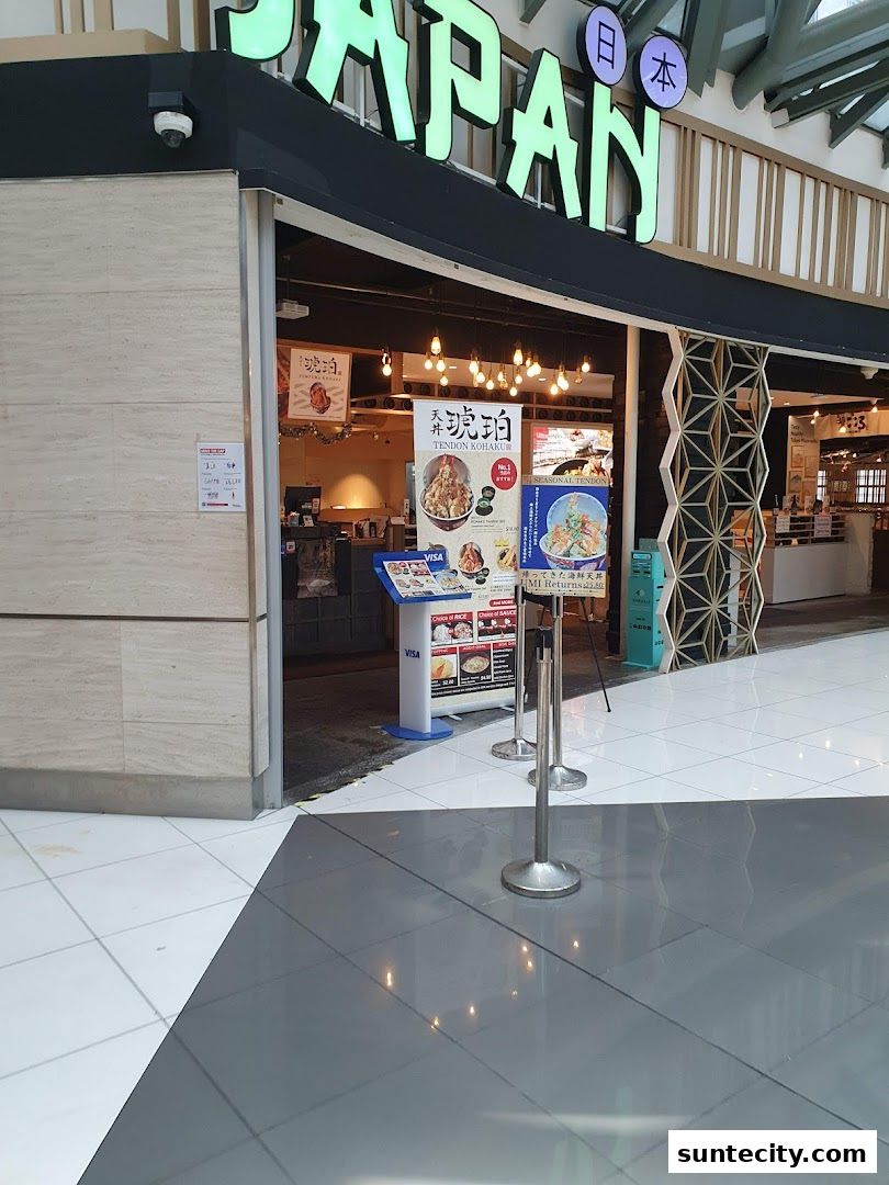 The entrance of Tendon Kohaku restaurant with a menu display and the shop's name visible.