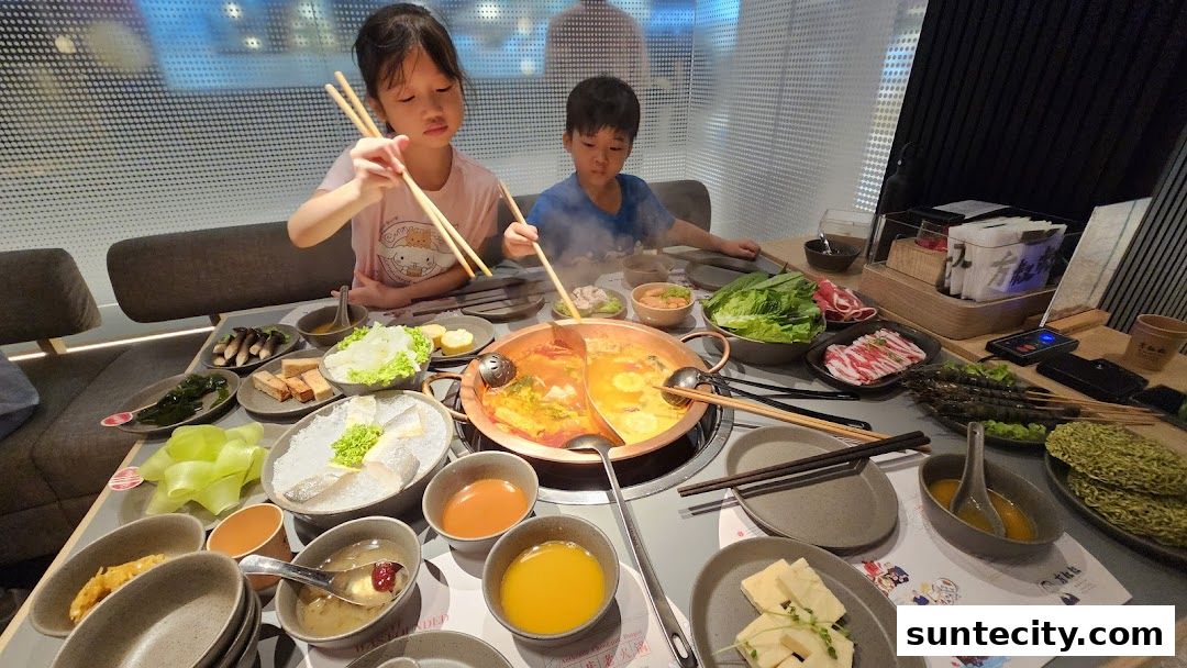 Uncle Fong Hotpot Restaurant Suntec City 方叔叔重庆老火锅